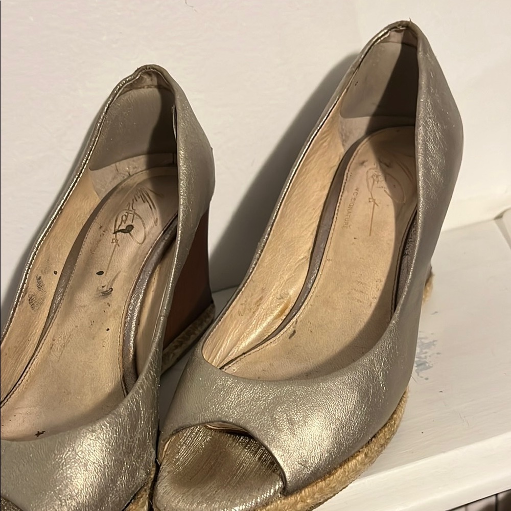 Metallic wedges - Picture 3 of 3